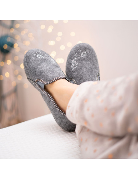 DC 04 Bambosze damskie, baleriny, pantofle z zakrytą piętą, kapcie haft 2 gumki, na grubych spodach