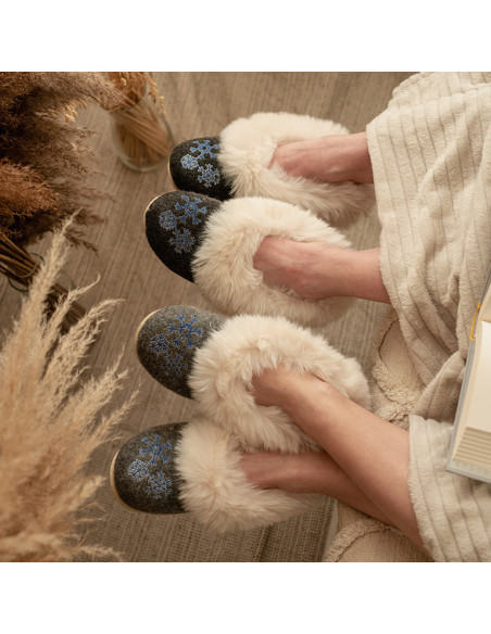 DC 05 Bambosze damskie, baleriny, pantofle z zakrytą piętą, kapcie haft śnieżynki, na grubych spodach