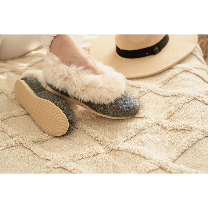 DC 05 Bambosze damskie, baleriny, pantofle z zakrytą piętą, kapcie haft śnieżynki, na grubych spodach