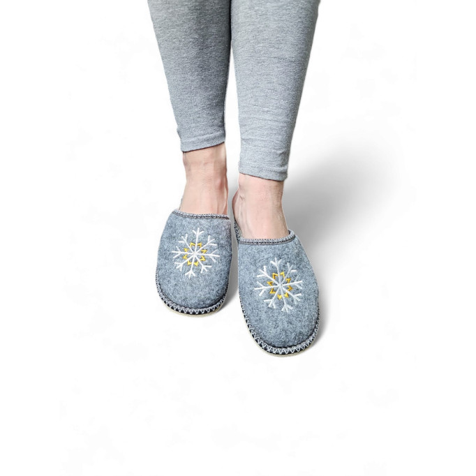 DC 12 Ocieplane kapcie damskie, ciepłe pantofle wsuwane z haftem, kapcie na grubych spodach