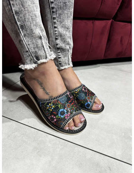 DLN 12 Kapcie damskie, tanie pantofle, druki ciemne kwiaty na lnie