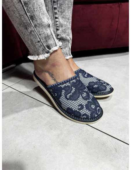 DLN 17 Kapcie damskie, tanie pantofle z zakrytym palcem, niebieska koronka