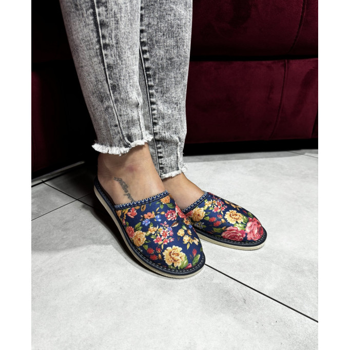 DLN 19 Kapcie damskie, tanie pantofle z zakrytym palcem, druki kwiaty na lnie