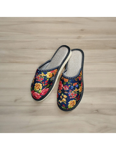 DLN 19 Kapcie damskie, tanie pantofle z zakrytym palcem, druki kwiaty na lnie