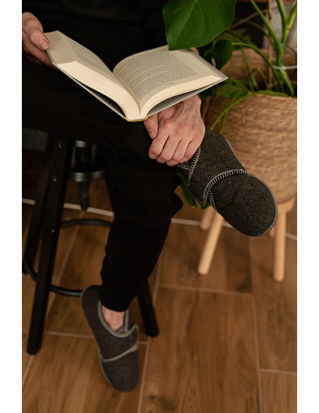 MC 02 Bambosze męskie zapinane na rzepy, ocieplane kapcie z piętą,