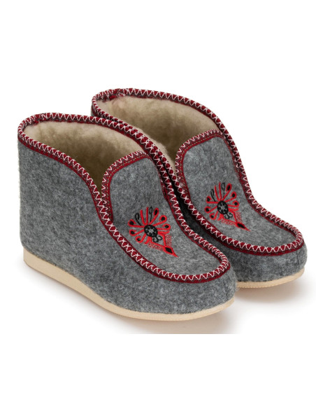 DC 14 Bambosze damskie, pantofle z zakrytą piętą, kapcie haft parzenica, na grubych spodach