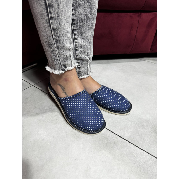 Kapcie damskie, tanie pantofle z zakrytym palcem, niebieskie w kropki
