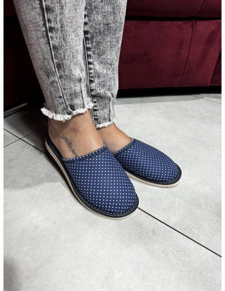 Kapcie damskie, tanie pantofle z zakrytym palcem, niebieskie w kropki