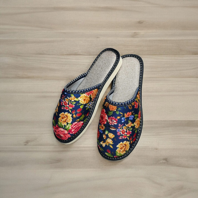 Kapcie damskie, tanie pantofle z zakrytym palcem, druki kwiaty na lnie