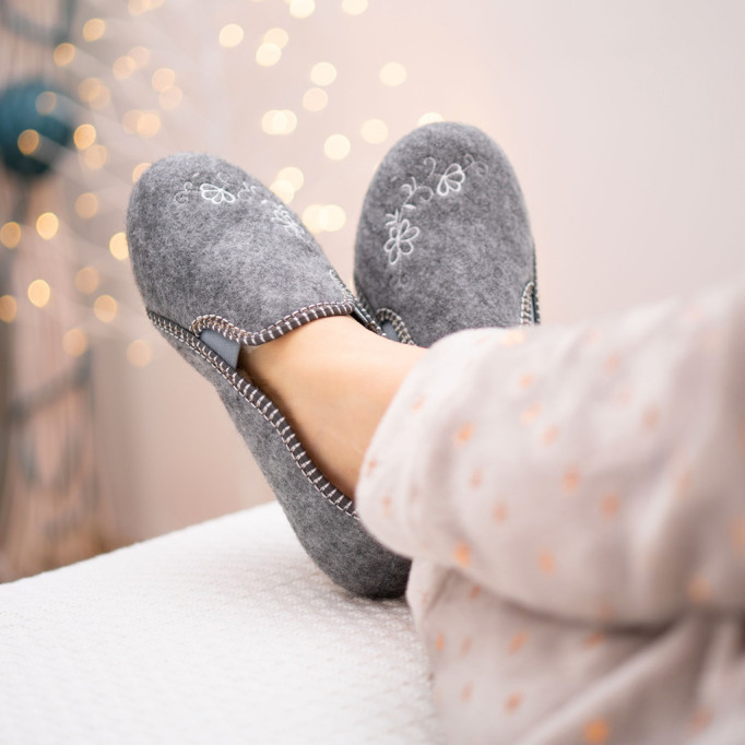 Bambosze damskie, baleriny, pantofle z zakrytą piętą, kapcie haft 2 gumki, na grubych spodach