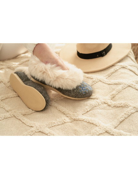 Bambosze damskie, baleriny, pantofle z zakrytą piętą, kapcie haft śnieżynki, na grubych spodach