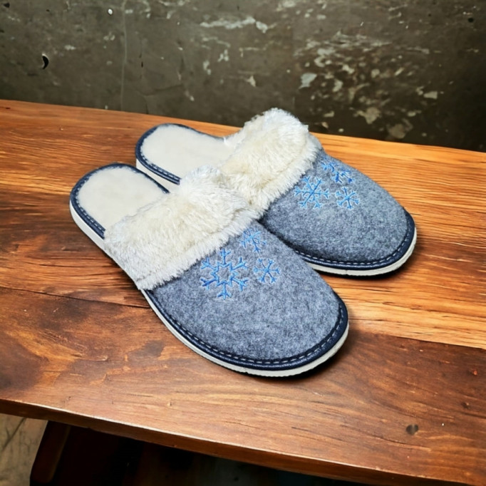 Ocieplane kapcie damskie, ciepłe pantofle wsuwane z haftem, kapcie na grubych spodach