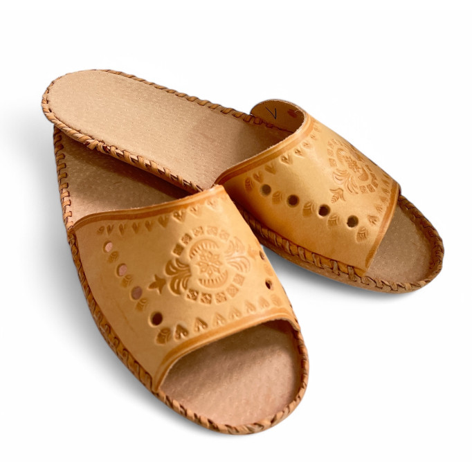 DSK 37 Skórzane kapcie damskie, pantofle ze skóry wieprzowej