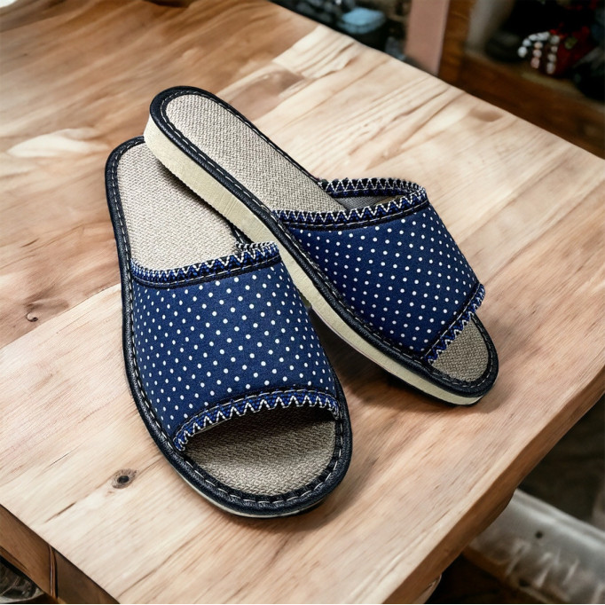 DLN 04 Kapcie damskie, pantofle frotte, białe kropki