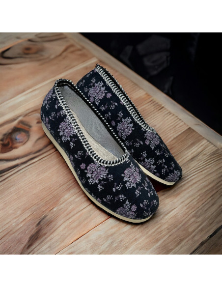 DLN 21 Tanie kapcie damskie, baleriny, pantofle z zakrytą piętą, czarne druki