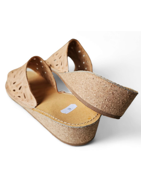 DSK 18 Skórzane kapcie damskie z JUCHTU (sk. bydlęca) na koturnie