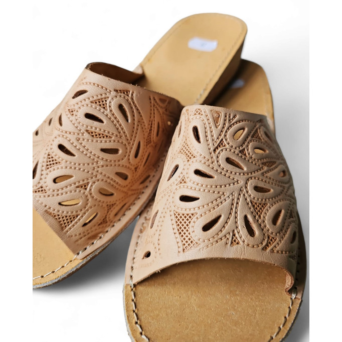 DSK 18 Skórzane kapcie damskie z JUCHTU (sk. bydlęca) na koturnie